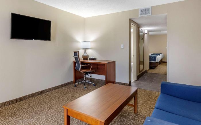 Comfort Inn & Suites Spring Lake - Fayetteville near Fort Bragg