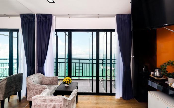 The Loft Seaside Sriracha Hotel