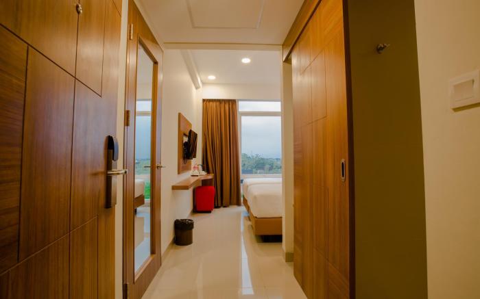 Front One Hotel Purwodadi