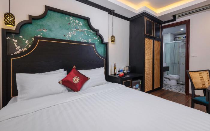 Queen Light Hotel