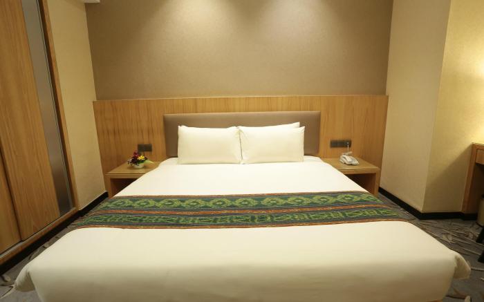 Imperial Riverbank Hotel