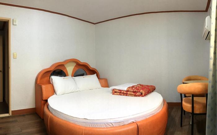 J Motel