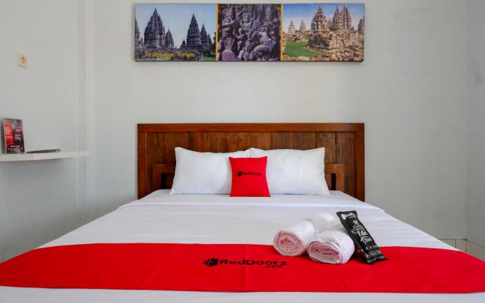 RedDoorz near Padang Golf Adisucipto