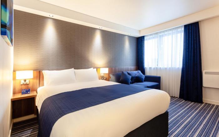 Holiday Inn Express Edinburgh Airport By IHG