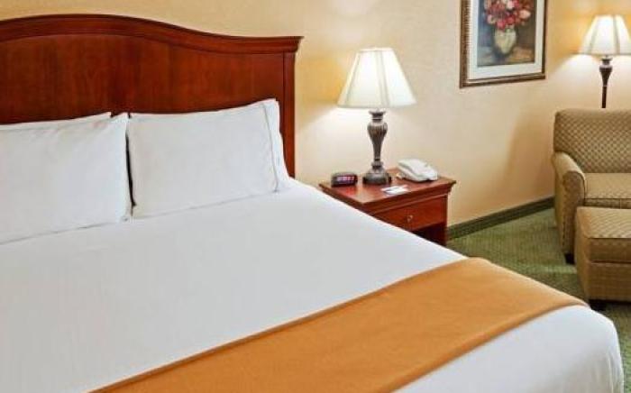 Holiday Inn Express Hotel & Suites Binghamton University-Vestal