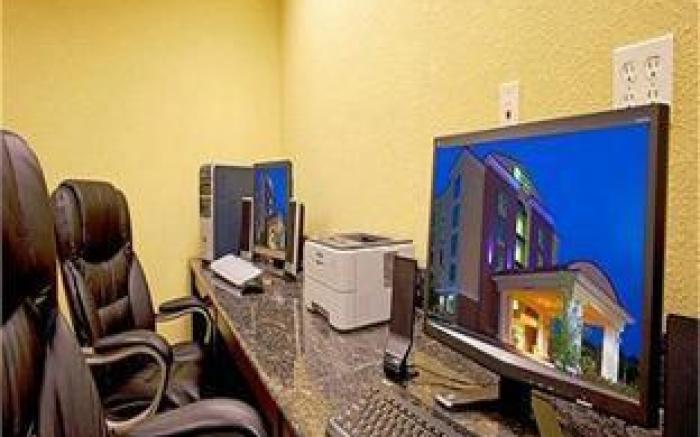 Holiday Inn Express Hotel & Suites Chaffee - Jacksonville West By IHG