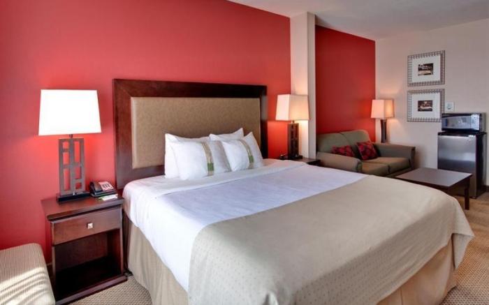 Holiday Inn & Suites Bakersfield by IHG