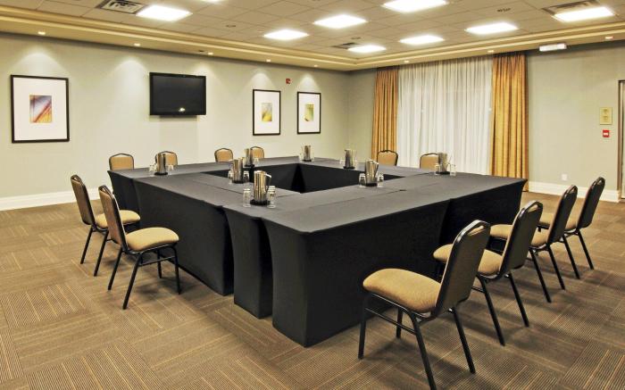 Holiday Inn Express & Suites Vaughan Southwest By IHG