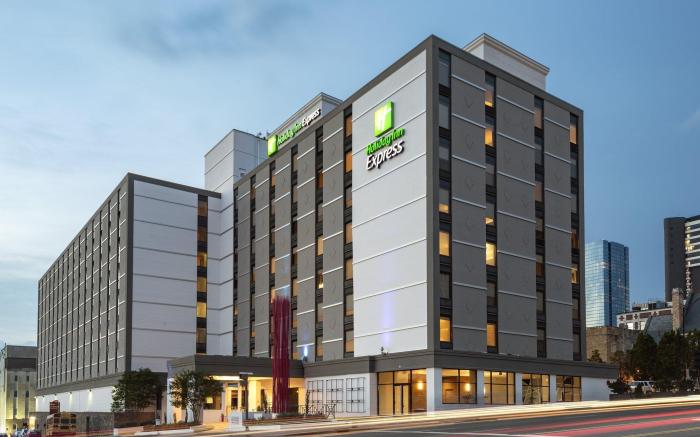 Holiday Inn Express Nashville-Downtown By IHG