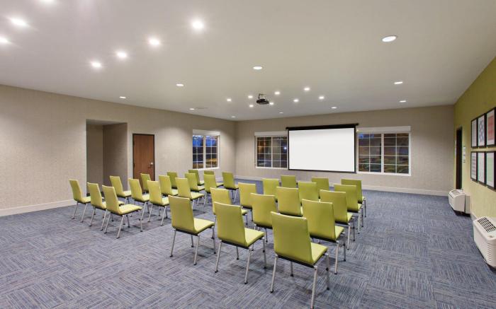 Holiday Inn Express Oakland Airport By IHG