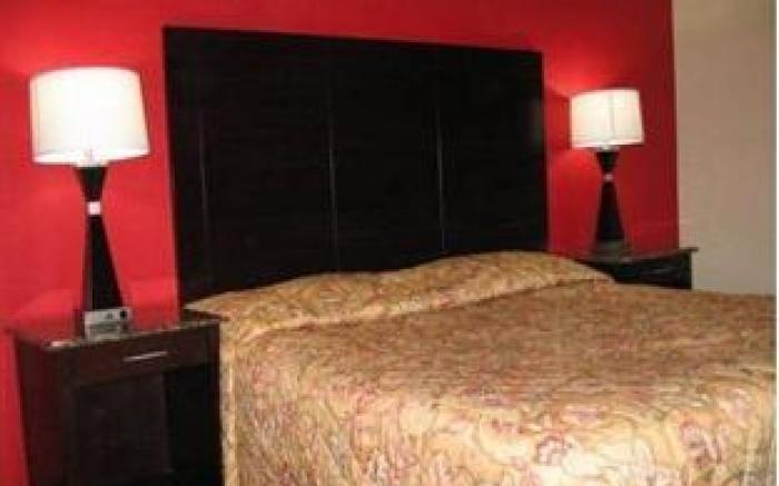 Town House Inn & Suites