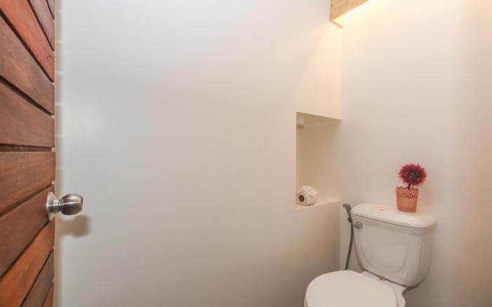 Spacious One Bedroom Apartment- Home like setting 