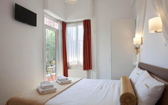 Metropolis Hotel