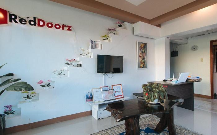 RedDoorz Plus near Municipality of Luisiana Laguna
