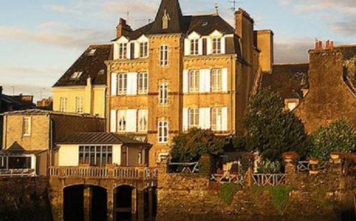 Le Clos Du Pontic Logis et Cit'Hotel
