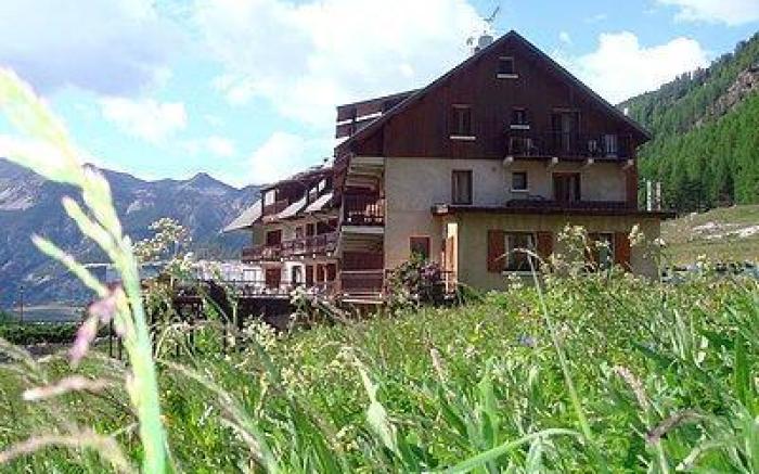 Logis Hotel Spa la Cascade