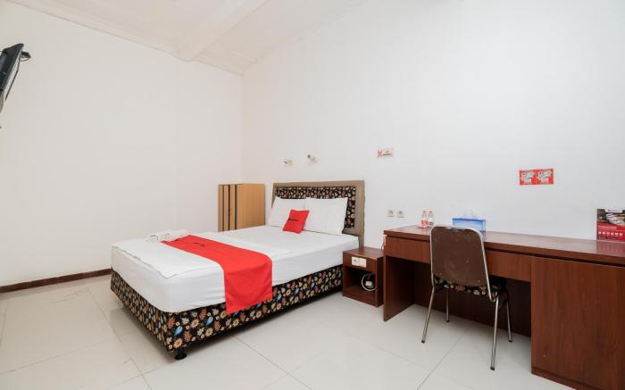 RedDoorz near Bukit Darmo Golf