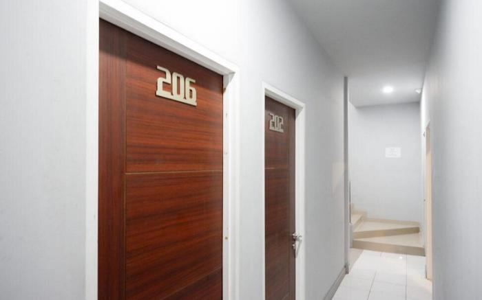 RedDoorz Plus @Hawai Inn Near Mall of Panakukang