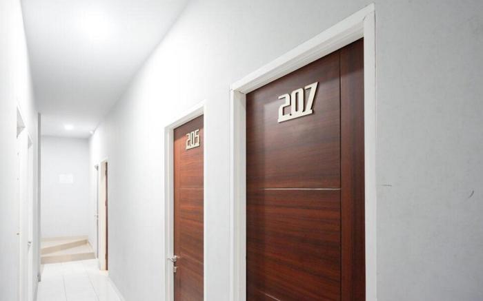 RedDoorz Plus @Hawai Inn Near Mall of Panakukang