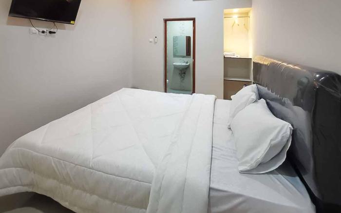 Rudi Rooms near Stasiun Cikarang Mitra RedDoorz