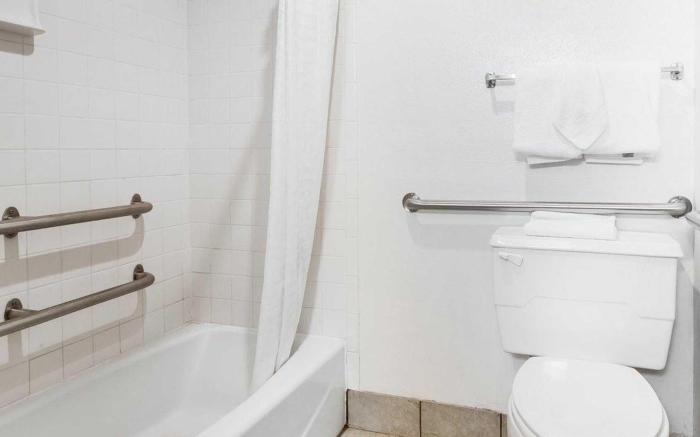 Rodeway Inn & Suites Madison East
