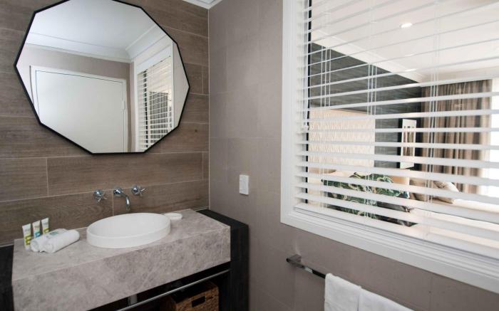 Mercure Clear Mountain Lodge Spa & Vineyard