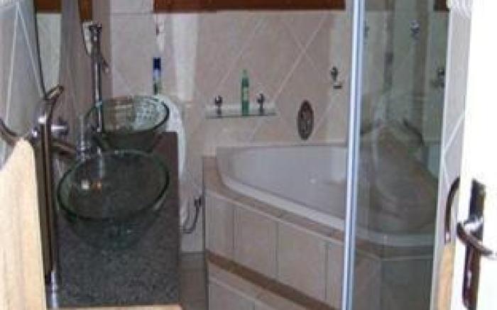 Big "5" Guesthouse