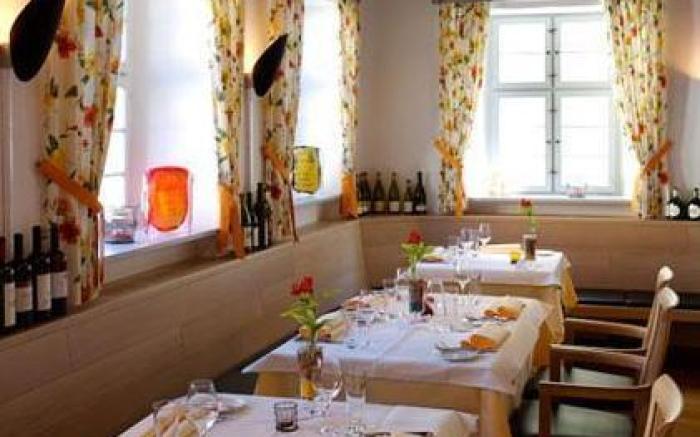 Rotes Ross Marktbergel