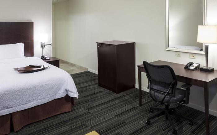 Hampton Inn and Suites Phoenix I 17 Happy Valley