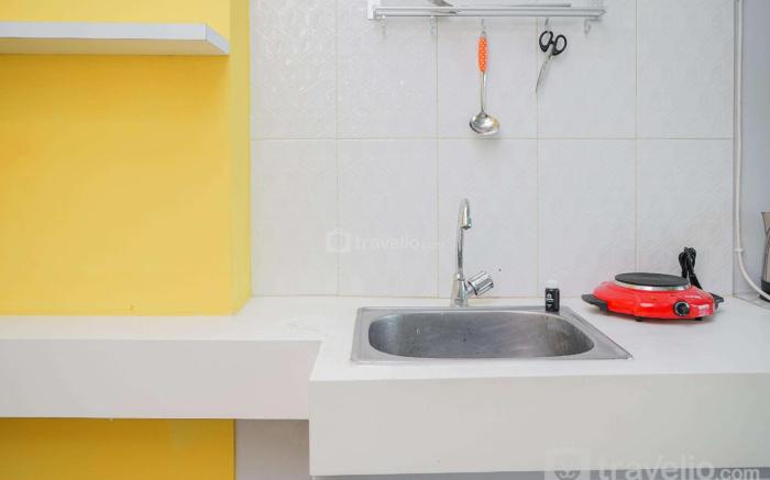 Studio Apartment @ Tree Park Apartment By Travelio
