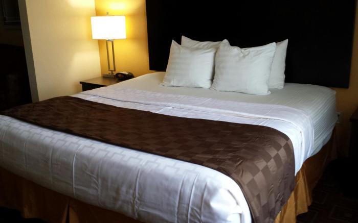 Paradise Inn & Suites
