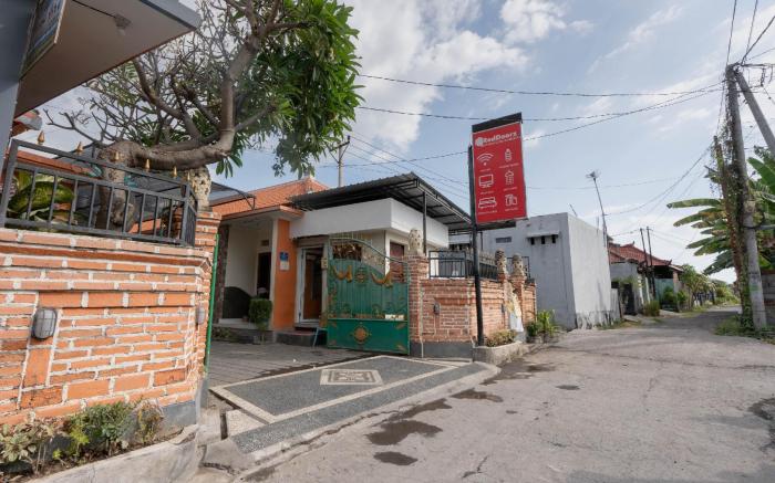 RedDoorz near Buleleng Harbour 2