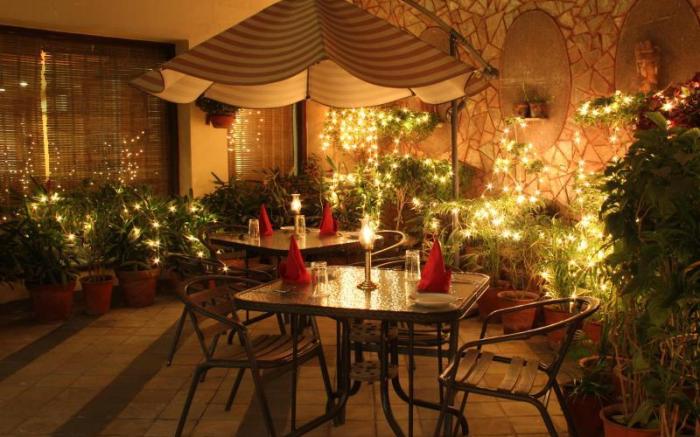 Hotel Ratnawali - Pure Veg Hotel