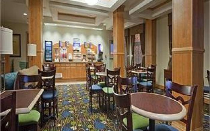 Holiday Inn Express Hotel & Suites Antigo By IHG