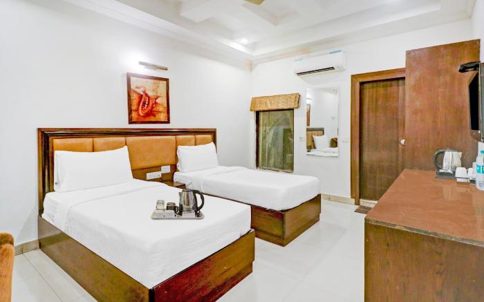 Townhouse 517 La Sapphire Near Delhi Airport