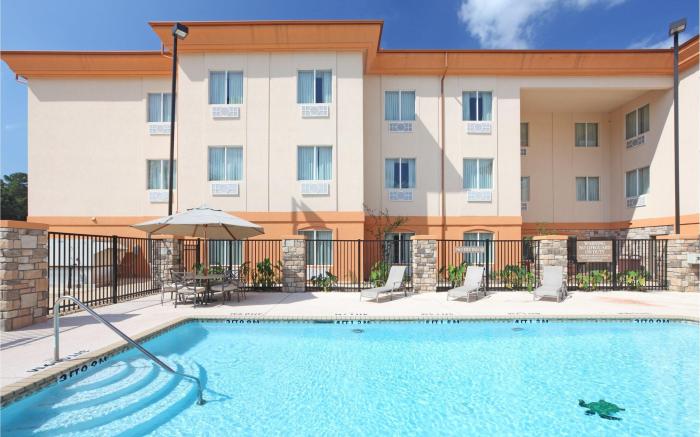 Holiday Inn Express Hotel & Suites Marshall By IHG