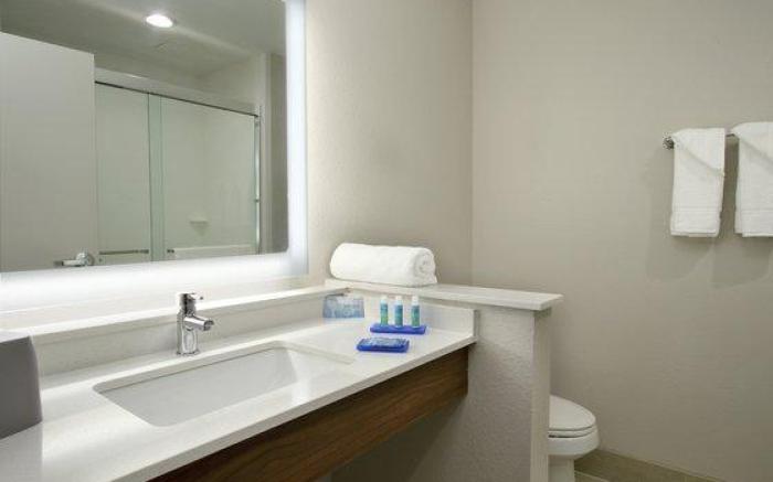 Holiday Inn Express & Suites Columbus North By IHG