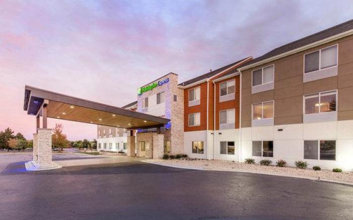 Holiday Inn Express & Suites Chicago West - St Charles By IHG