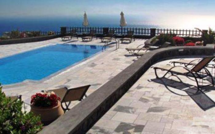 Anthonas Apartments