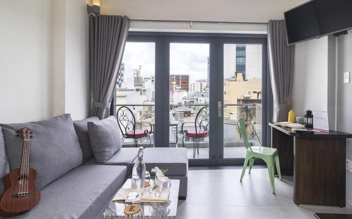 Sunkissed Loft w/BALCONY hidden in  ❤ of Saigon
