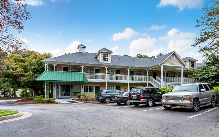 HomeTowne Studios by Red Roof Atlanta – Lawrenceville