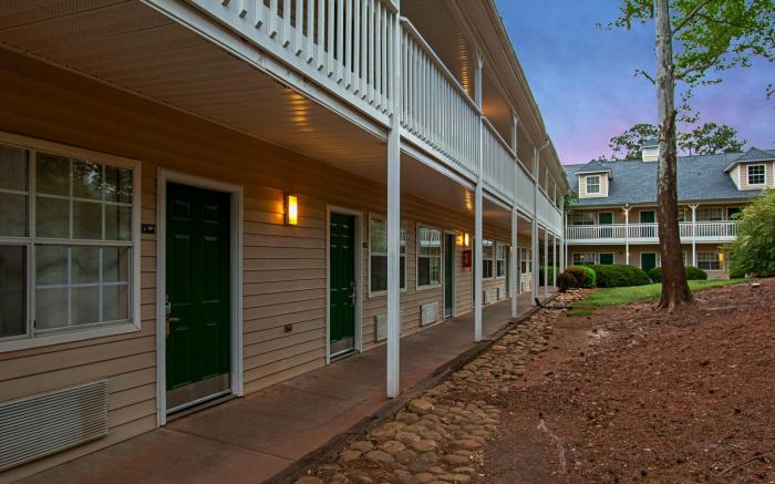 HomeTowne Studios by Red Roof Atlanta – Lawrenceville