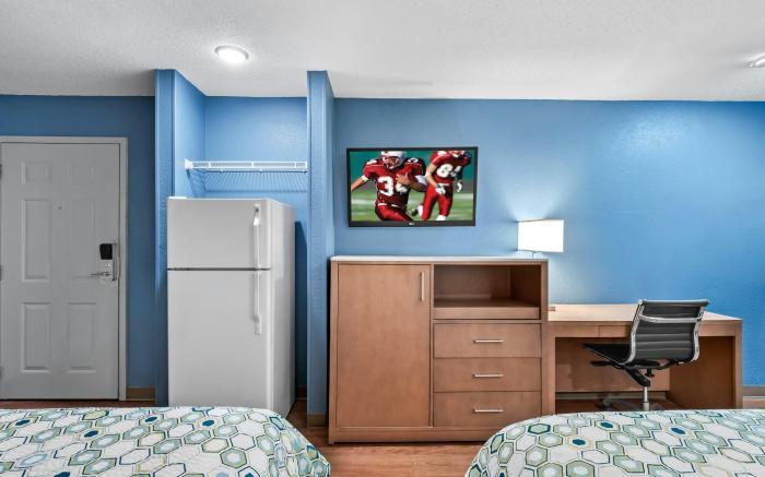 HomeTowne Studios Detroit - Livonia