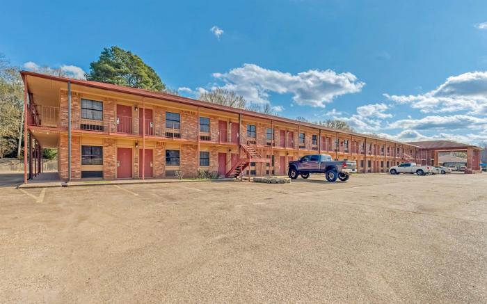 OYO Hotel Jefferson TX Hwy 59