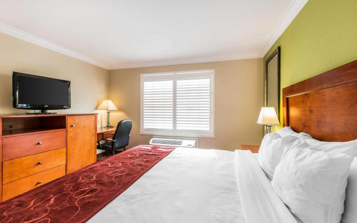 Comfort Suites Fresno River Park
