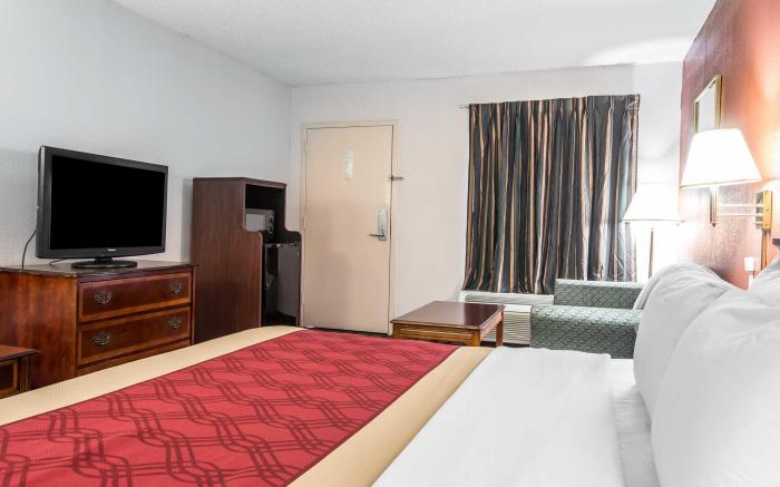 Econo Lodge South
