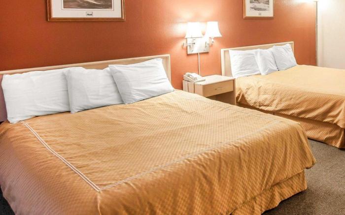 Rodeway Inn & Suites