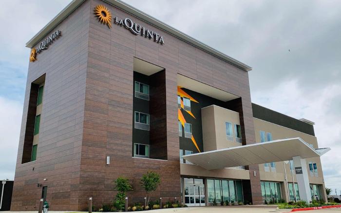 La Quinta Inn and Suites by Wyndham - Red Oak TX IH-35E