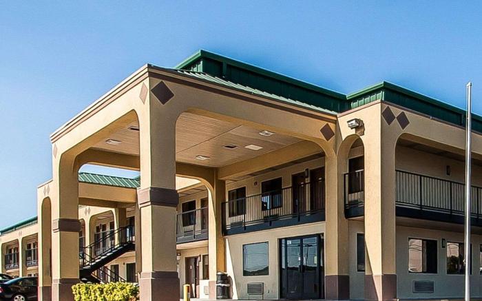 Econo Lodge Inn & Suites Southeast