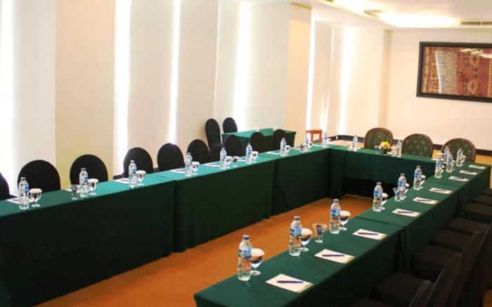 Sintesa Peninsula Hotel
